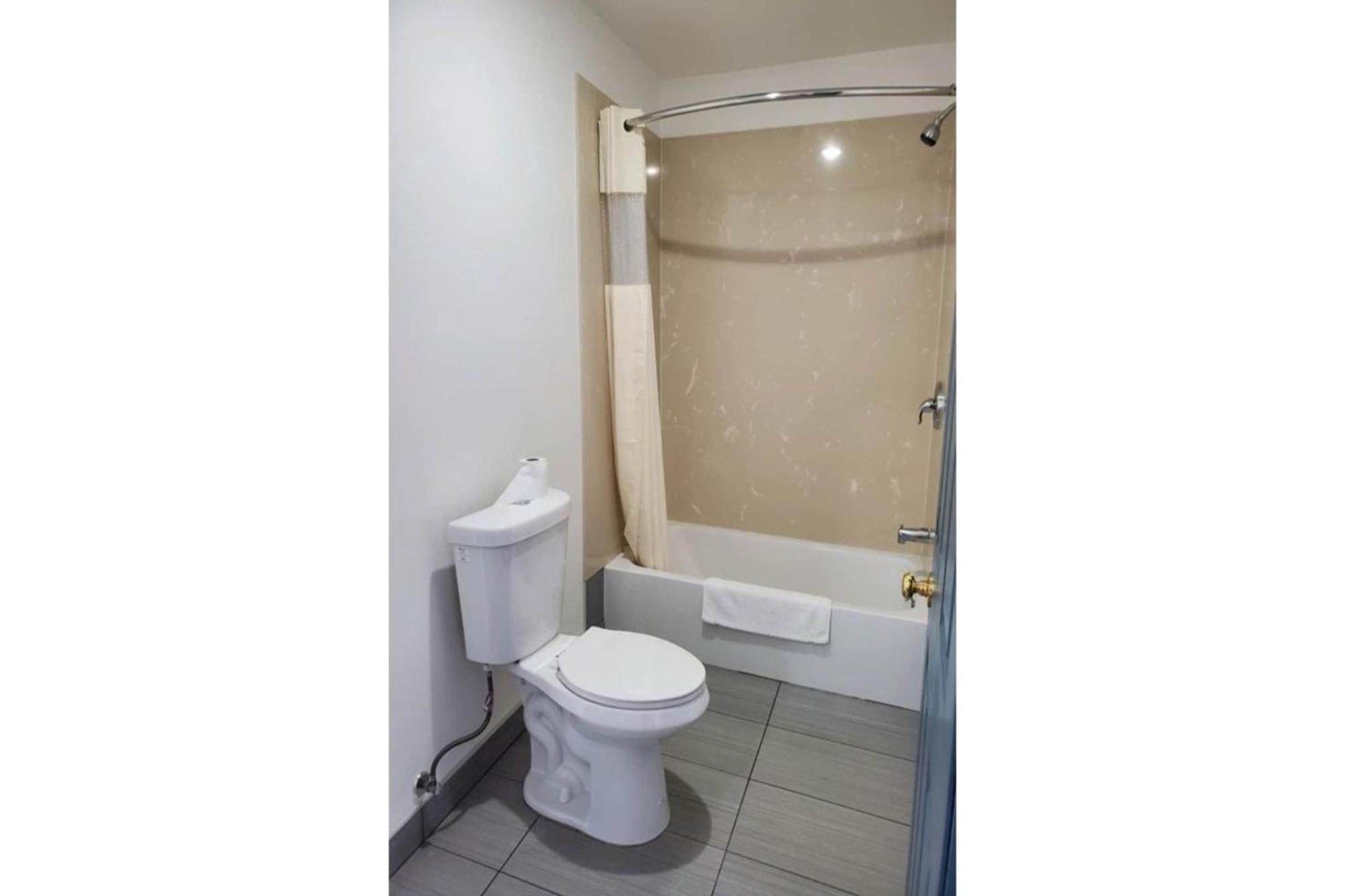 אוקלנד Premier Inn & Suites -Listing Partner מראה חיצוני תמונה